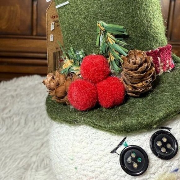 Vintage Hanna's Handiworks Plaid Coat Posing Arms Wood Bead Legs Sitting Snowman - Picture 9 of 14